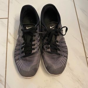Women’s Size 6 Nike sneakers